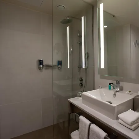 מלון Four Points By Sheraton 4*