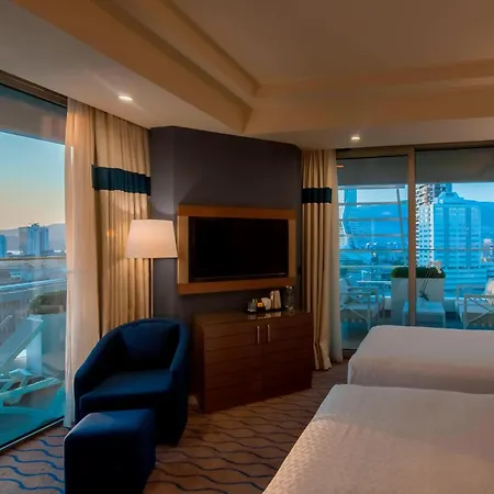 מלון Four Points By Sheraton 4*