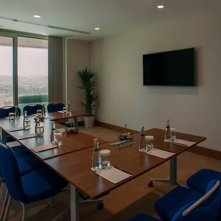 מלון Four Points By Sheraton 4*