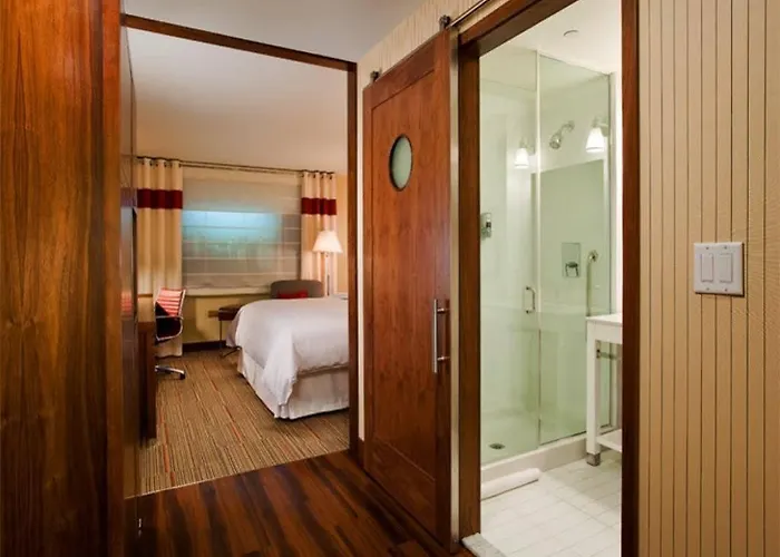 Four Points By Sheraton Отель