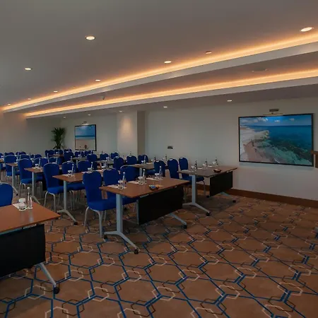 Four Points By Sheraton Отель