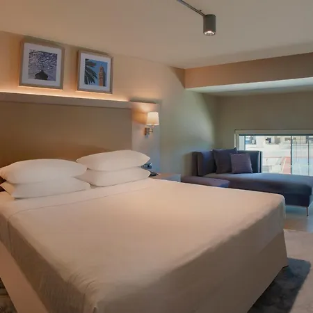 Four Points By Sheraton ホテル