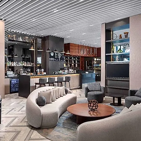 Four Points By Sheraton 호텔 4*