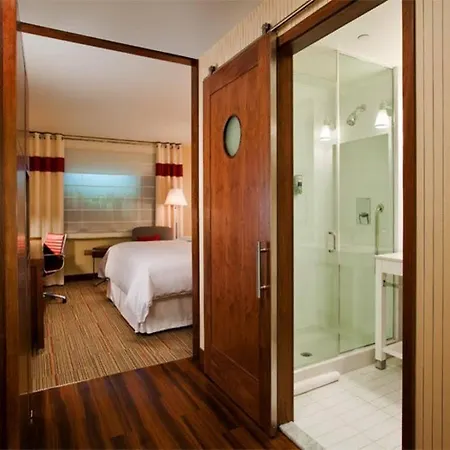 Four Points By Sheraton Hotel