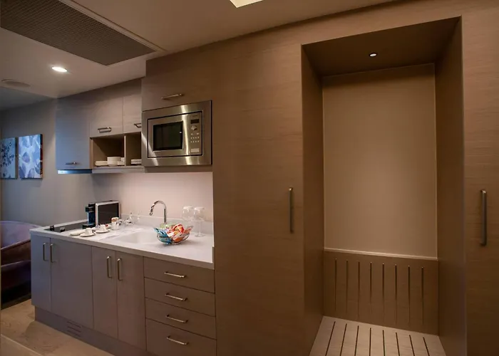 Four Points By Sheraton Hotel 4*